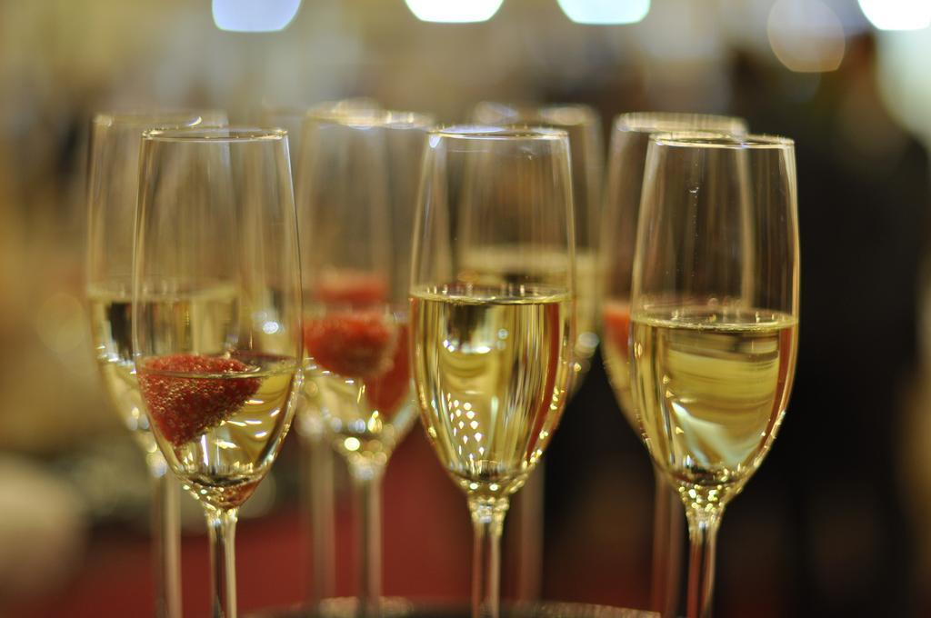 Hotel Victory พริสตีนา ภายนอก รูปภาพ