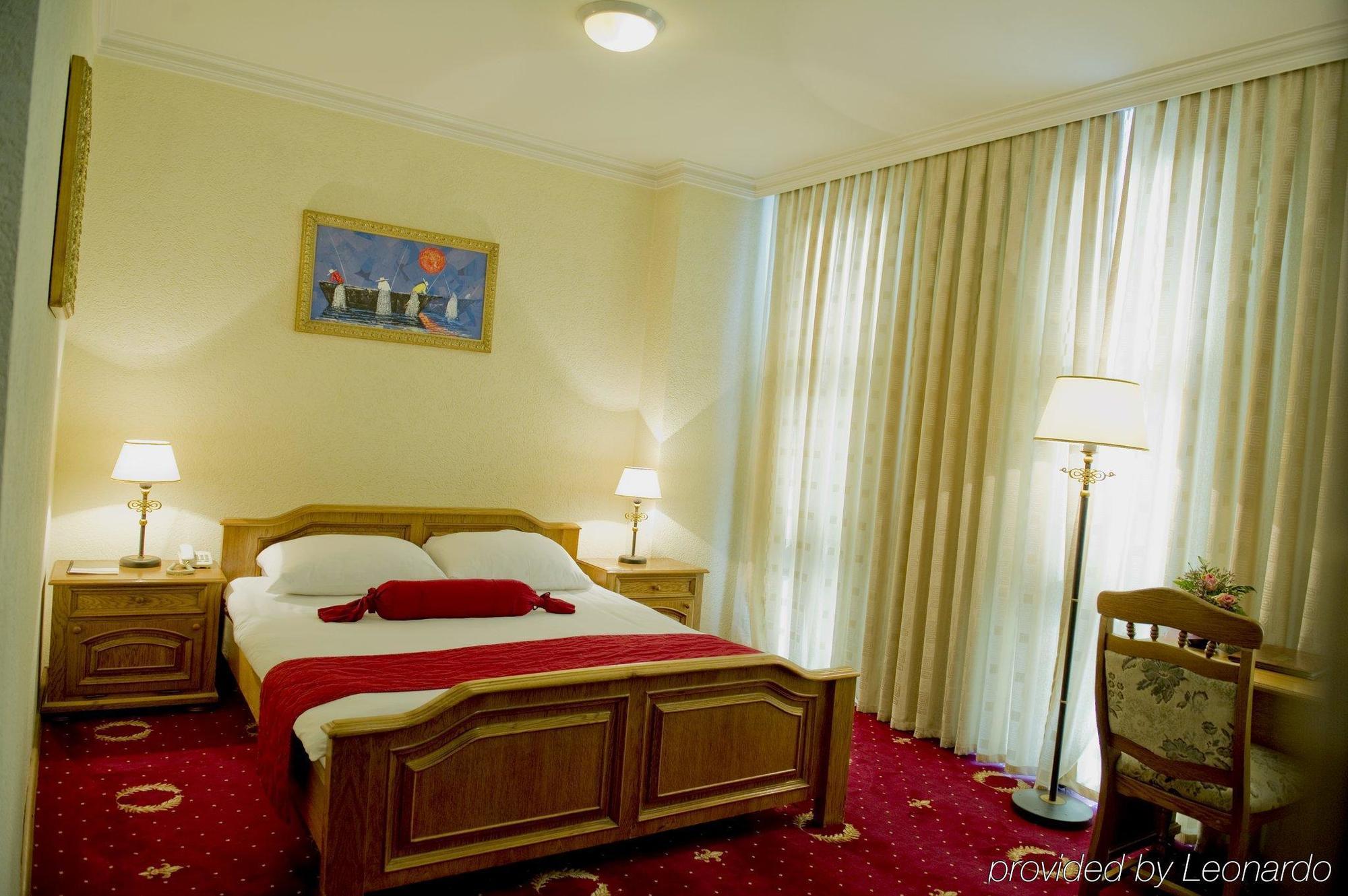 Hotel Victory พริสตีนา ภายนอก รูปภาพ