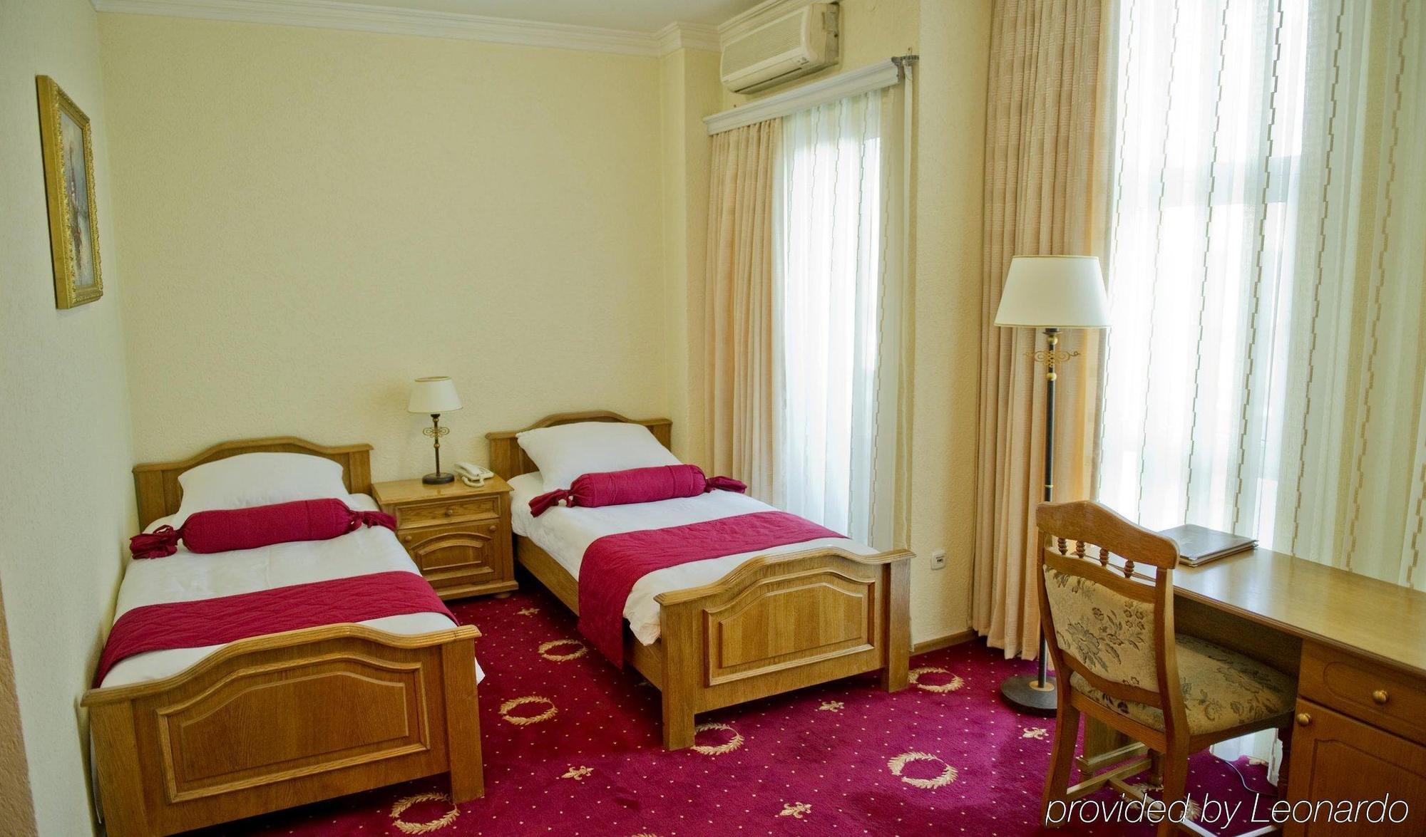 Hotel Victory พริสตีนา ภายนอก รูปภาพ