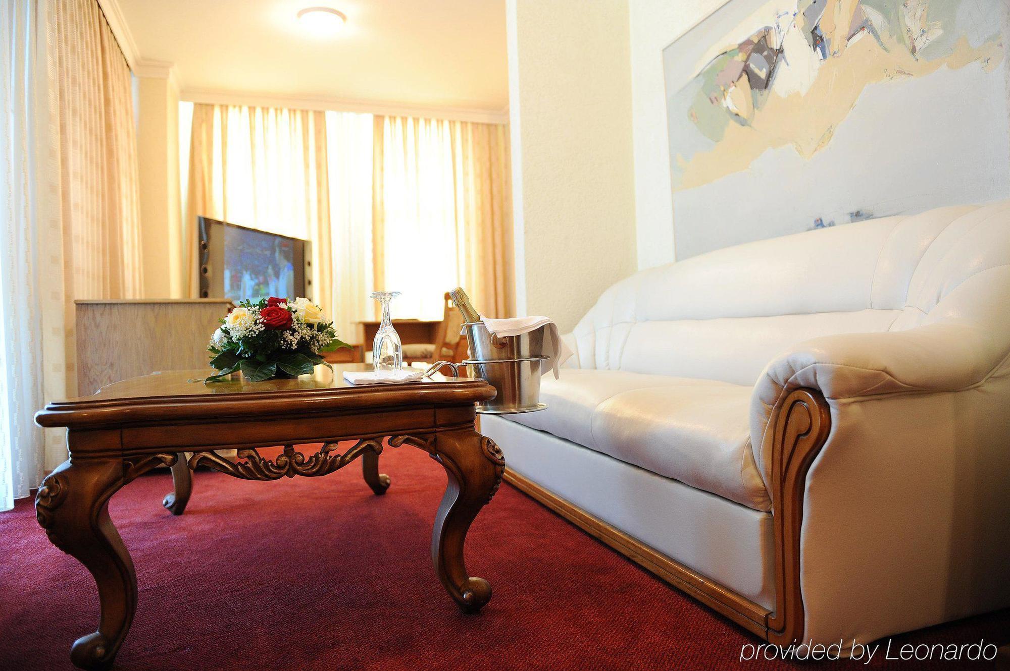 Hotel Victory พริสตีนา ภายนอก รูปภาพ